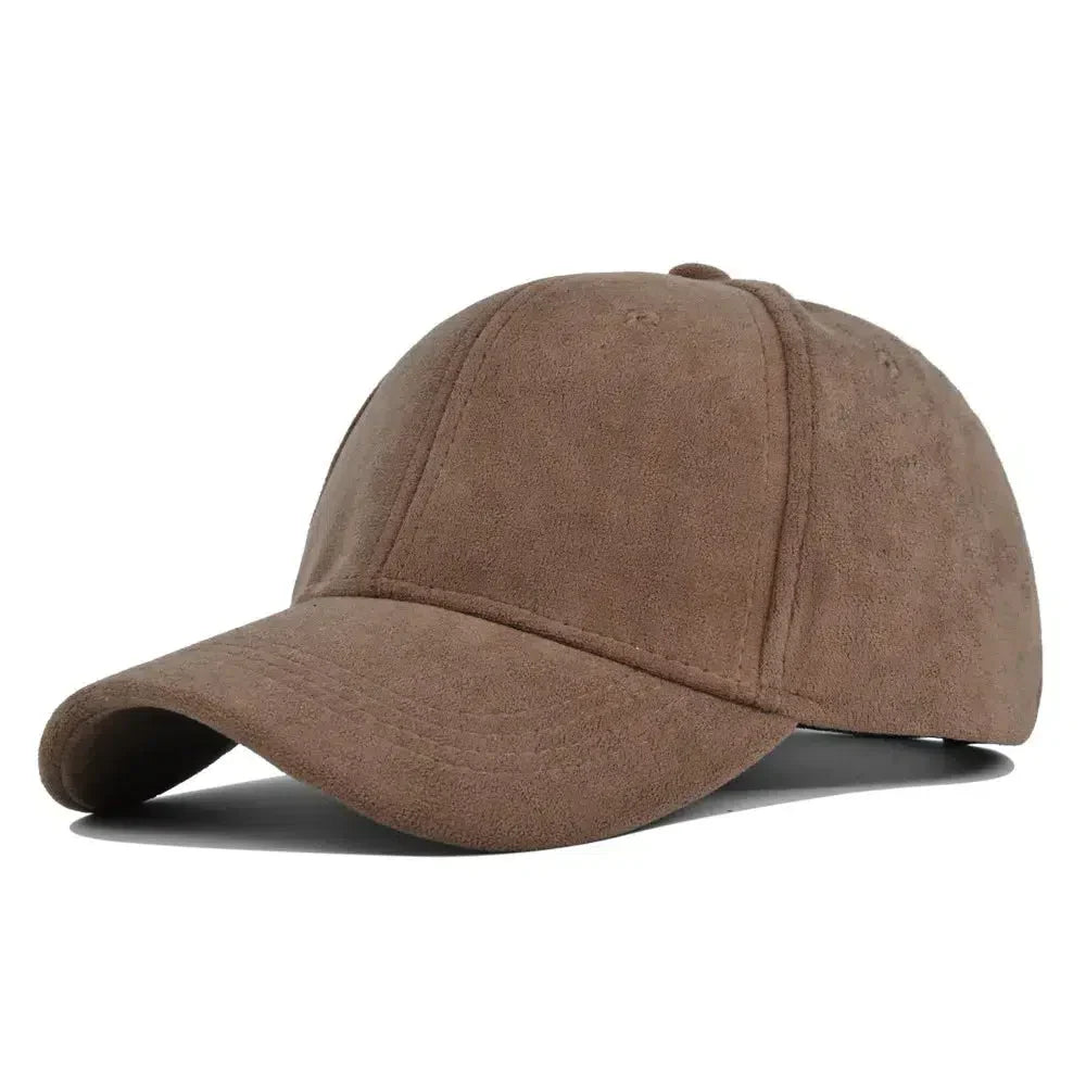 https://cdn.shopify.com/s/files/1/0848/1302/1510/files/Casquette-marron-Old-Money.webp?v=1746709307