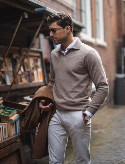 herren-eleganter-pullover-mit-kragen-und-zeitloser-casual-look-für-den-herbst