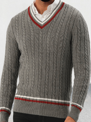 herren-grau-zopfstrickpullover-mit-v-ausschnitt-elegantes-und-klassisches-design-modell-trägt-stilvoll