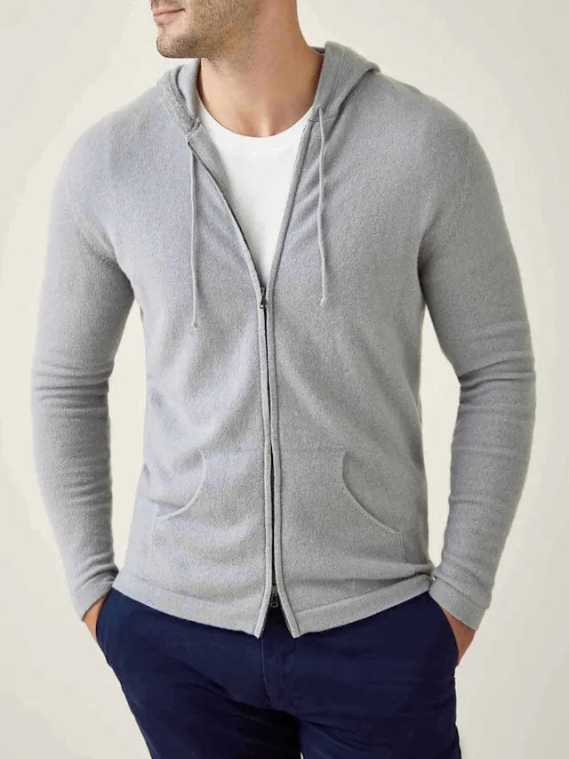 Herr-in-dunkelblauem-Reißverschluss-Pullover-entspannter-Look