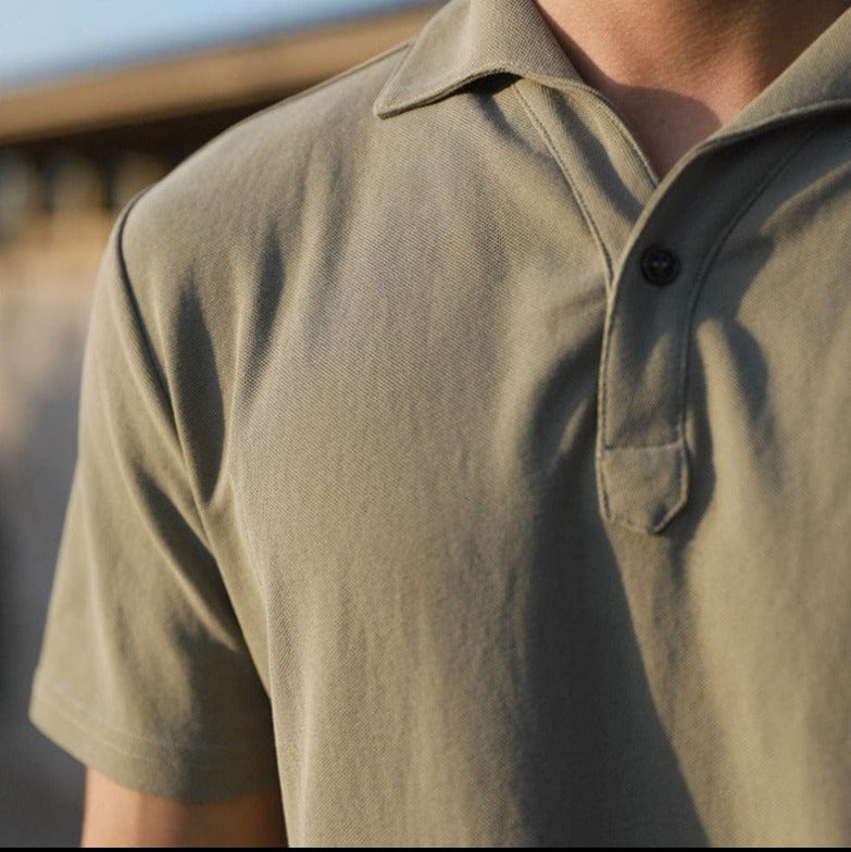 Herren-sorrento-polo-shirt-in-olivgrün-mit-leichtem-stoff-für-sommer