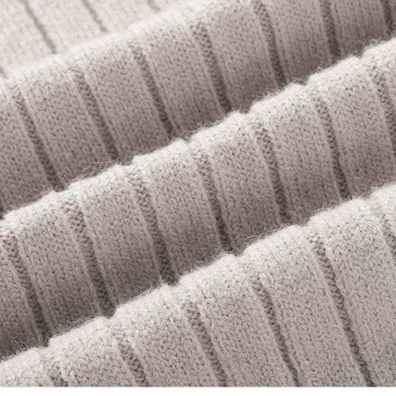 Eleganter Kaschmir Pullover für Herren mit Halbzipper für kaltes Wetter und vielseitige Styles.