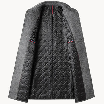 Luxuriöser Herrenmantel aus Wollmischung für Stil und Komfort.
