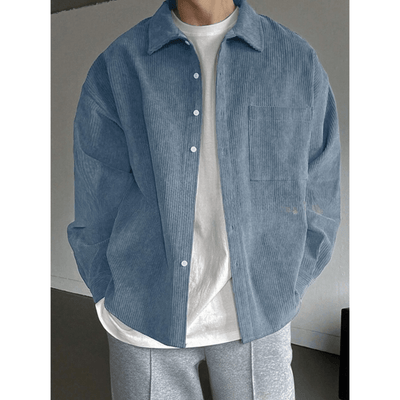 knitterfreies-herrenhemd-mit-taschen-details-herbst-mode
