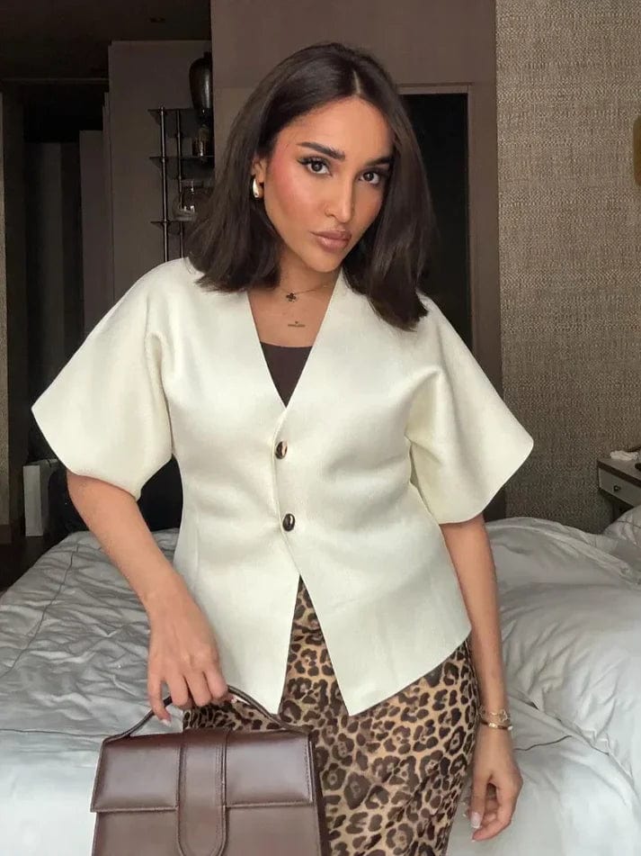 Marco Marino™ vielseitige Zwei-Knopf-Bluse für Damen, die einen Relaxed Fit und modernen Stil für den täglichen Gebrauch bietet.