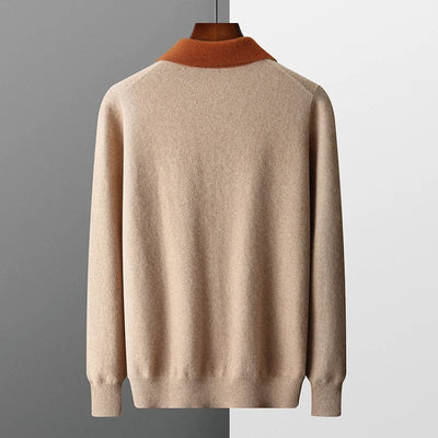 Herren-beiger-Strickpullover-mit-orangem-Kragen-und-Reißverschluss-kombiniert-eleganten-Stil-mit-Komfort