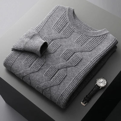 grau-kaschmirpullover-mit-kabelstrickmuster-elegant-gefaltet-auf-einem-grauen-hintergrund-neben-einer-schwarzen-uhr