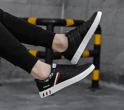 Comfortable Cushioned-Sole Trainers Men with Stripe Accents